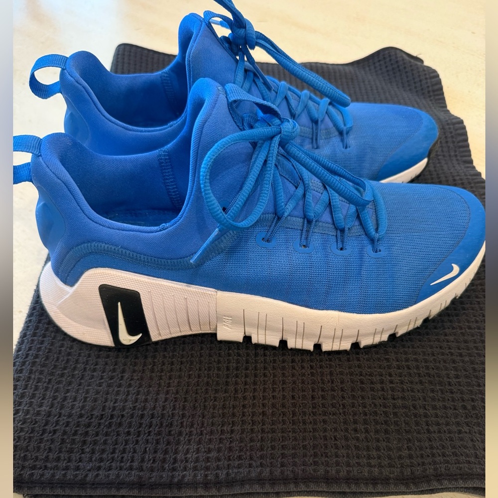 Nike Vibrant Blue Athletic Shoes